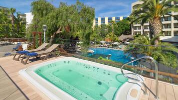 Bain à remous extérieur