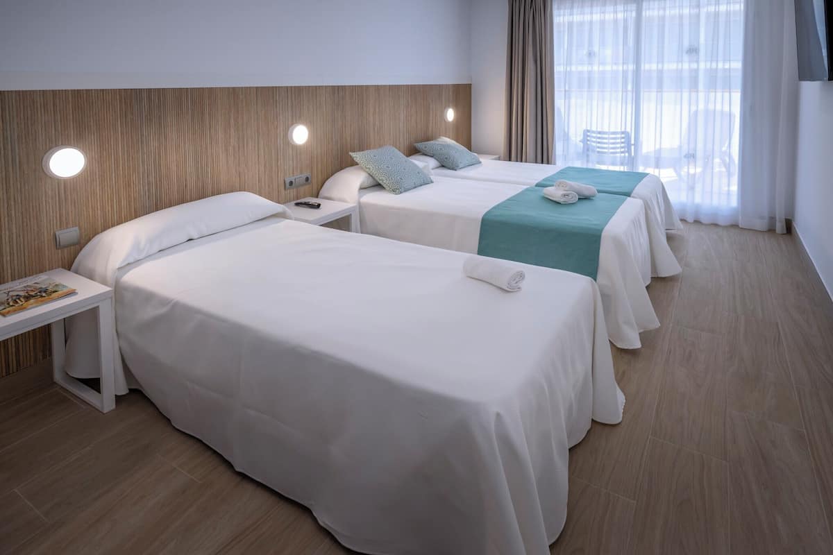 In-room safe, desk, soundproofing, WiFi (free)