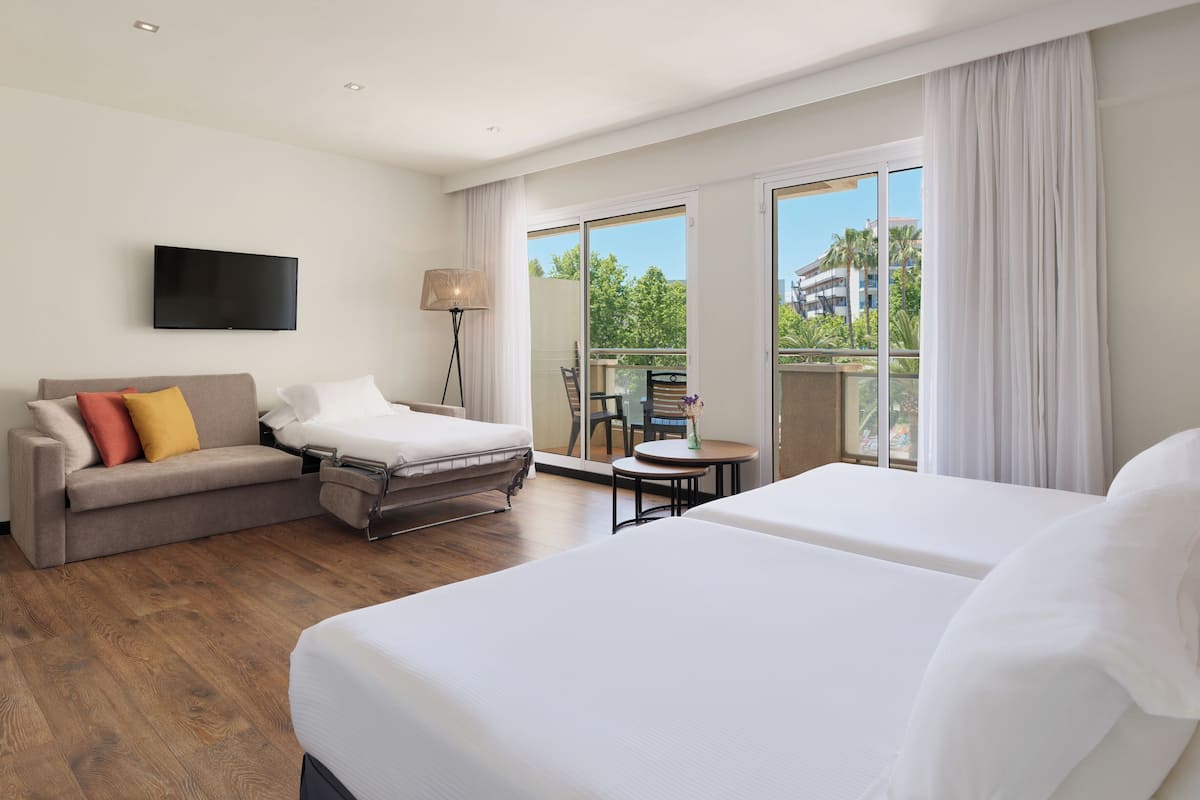 In-room safe, desk, laptop workspace, free WiFi