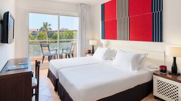 In-room safe, desk, laptop workspace, free WiFi