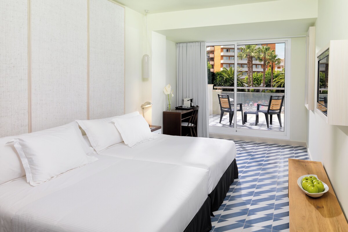 In-room safe, desk, laptop workspace, free WiFi