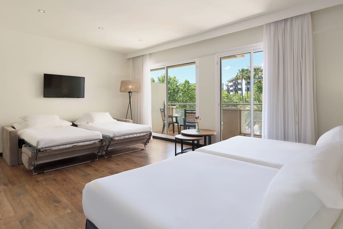 In-room safe, desk, laptop workspace, free WiFi