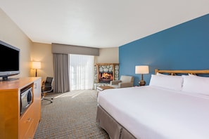 Hypo-allergenic bedding, in-room safe, blackout curtains - Holiday Inn Resort The Lodge At Big Bear Lake by IHG (Big Bear Lake)