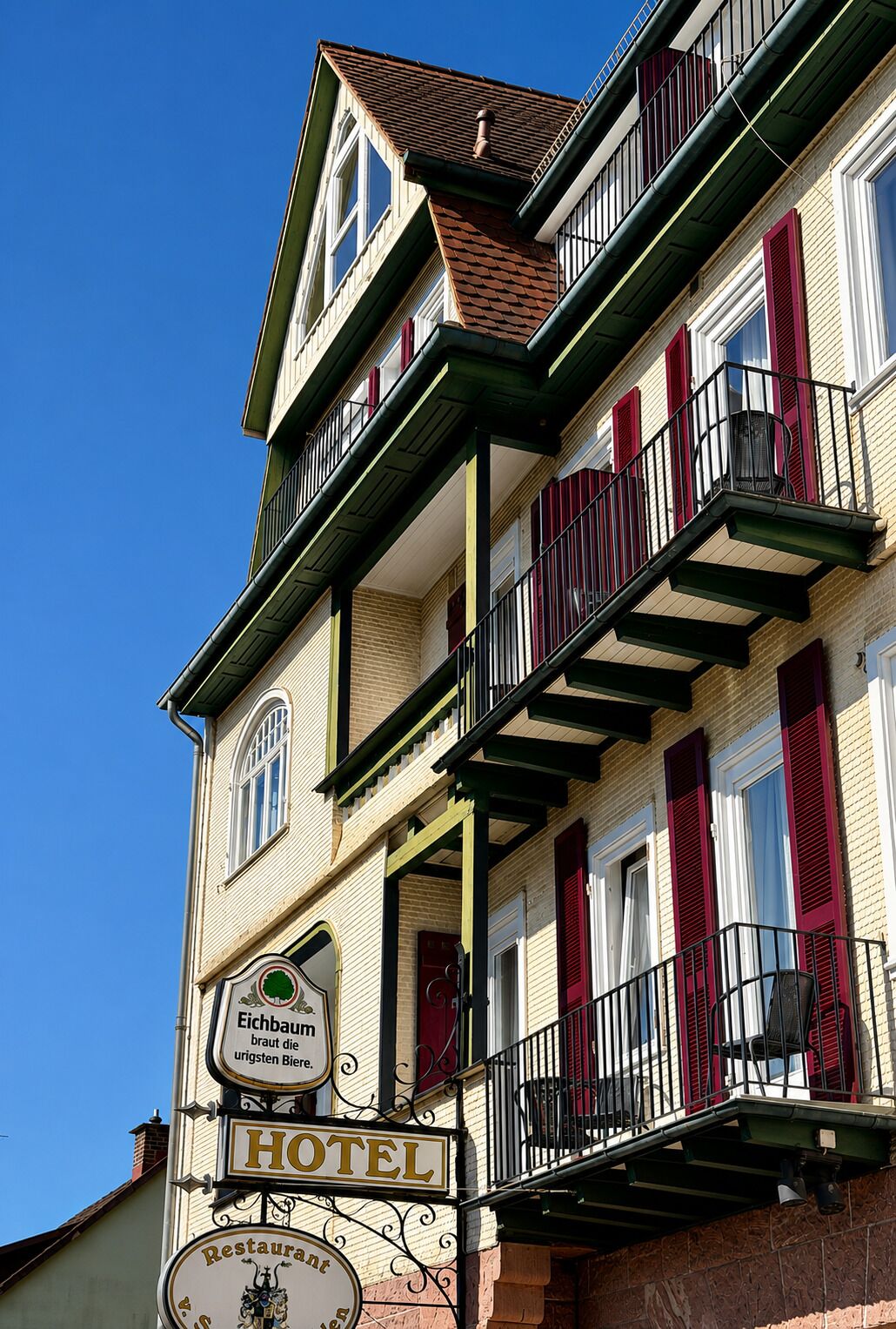 A hotel with a sign indicating it offers beer and is a restaurant.