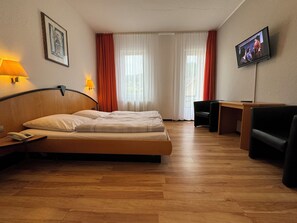 Pillow-top beds, individually furnished, desk, free WiFi - Hotel Kull von Schmidsfelden (Bad Herrenalb)