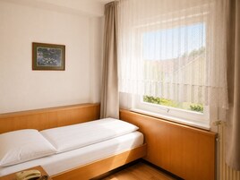 Habitación individual clásica | Colchones con acolchado adicional, escritorio, wifi gratis
