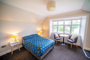 Dobbeltrom, delt bad | Wi-fi (inkludert) og sengetøy