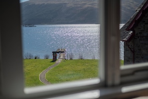 A view of a lake with a small island and a building on the shore. - Rowardennan Youth Hostel (Balmaha)