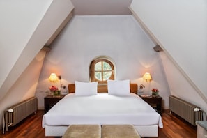 Suite, Lake View | Free minibar items, in-room safe, soundproofing, iron/ironing board - Hotel Parc des Eaux-Vives (Geneva)