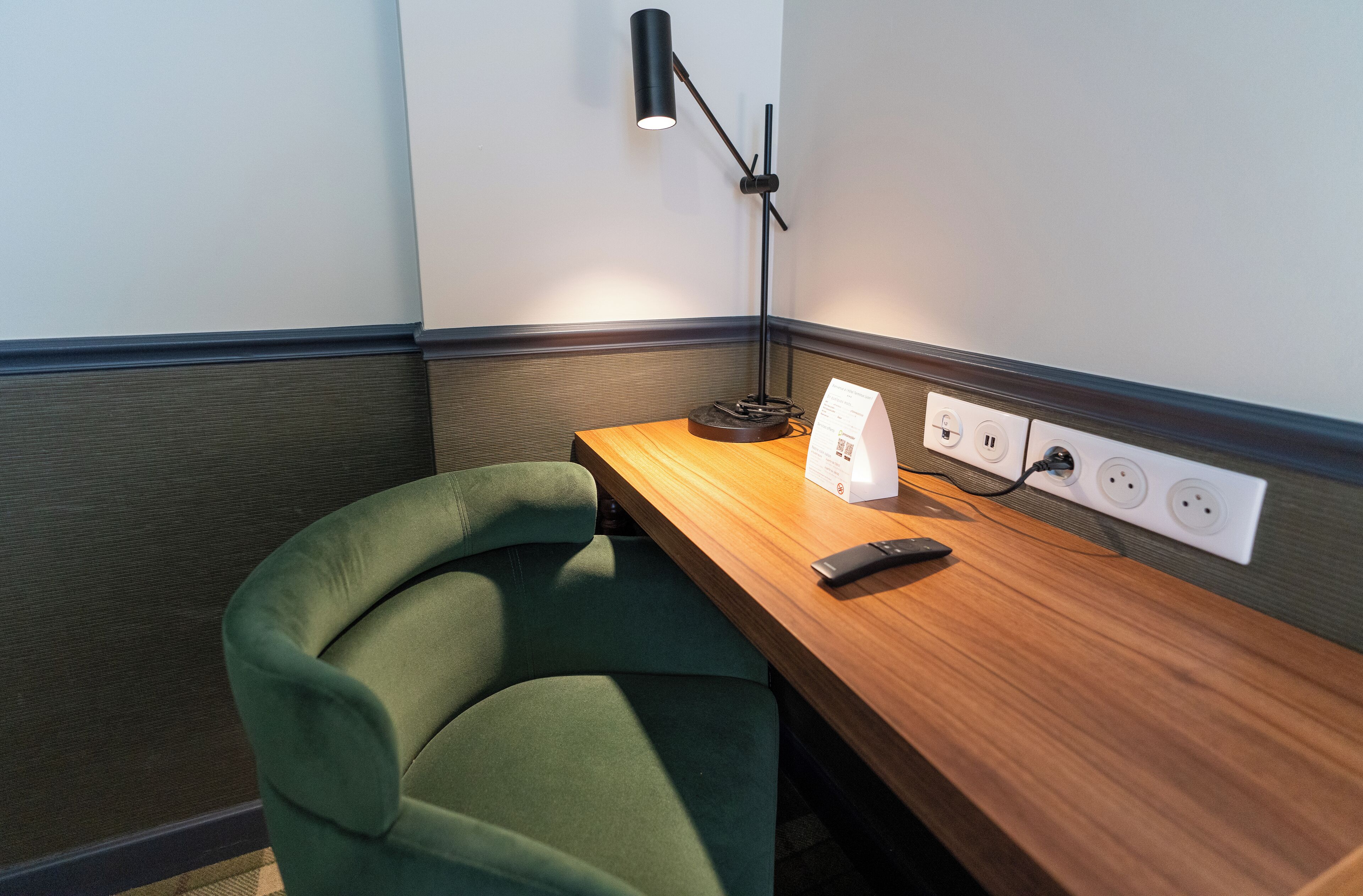 family room, connecting rooms | 1 bedroom, minibar, in-room safe, desk