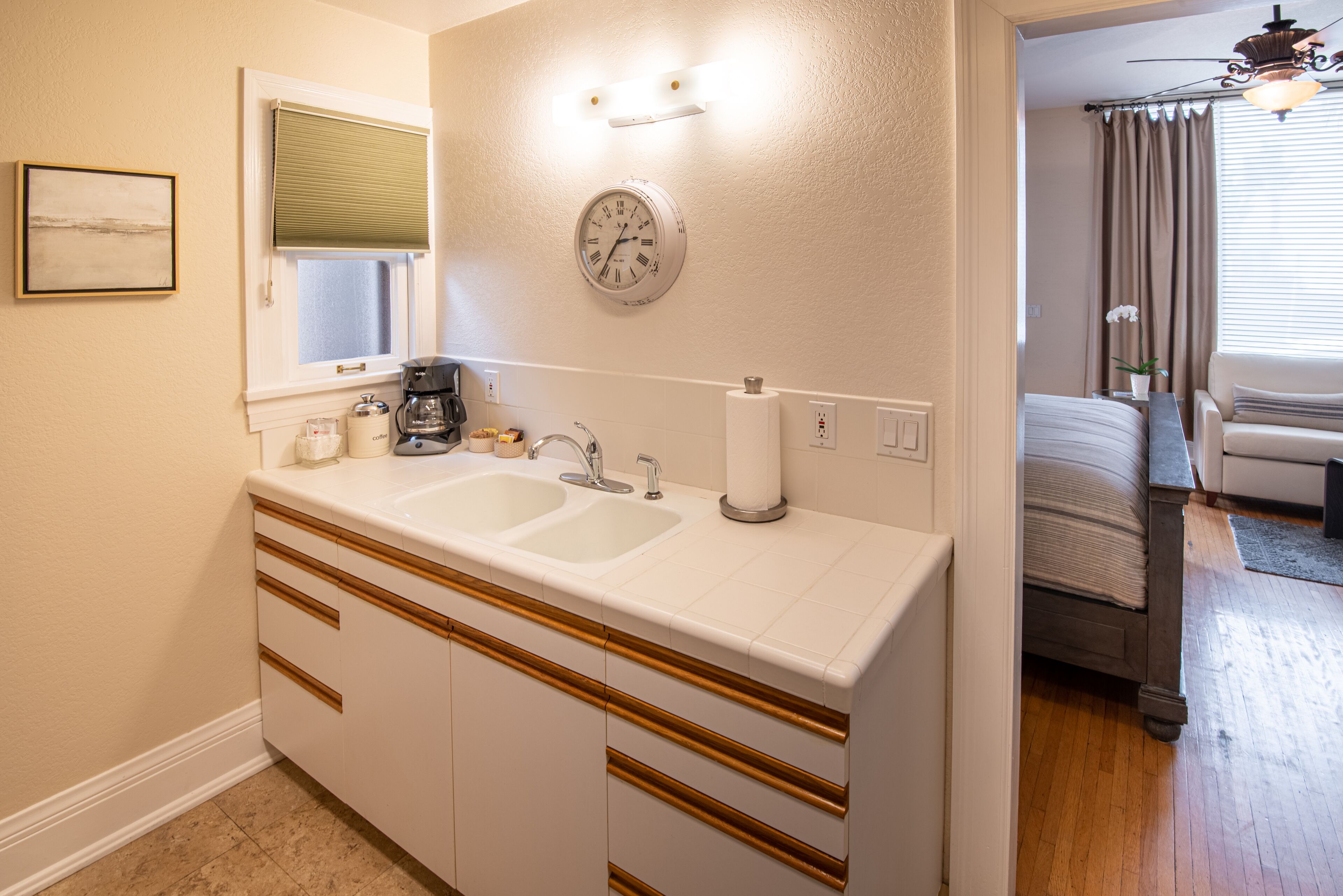 deluxe studio, 1 king bed with queen sofabed, kitchen (118b) | private kitchenette | coffee/tea maker, cookware/dishes/utensils