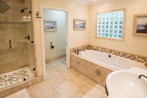Deluxe Room, 1 King Bed with Spa Bath (02A) | Bathroom | Designer toiletries, hair dryer, towels