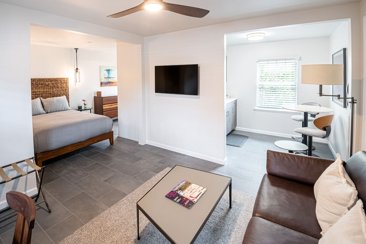 Studio, 1 Queen Bed (4) | 1 bedroom, premium bedding, individually decorated
