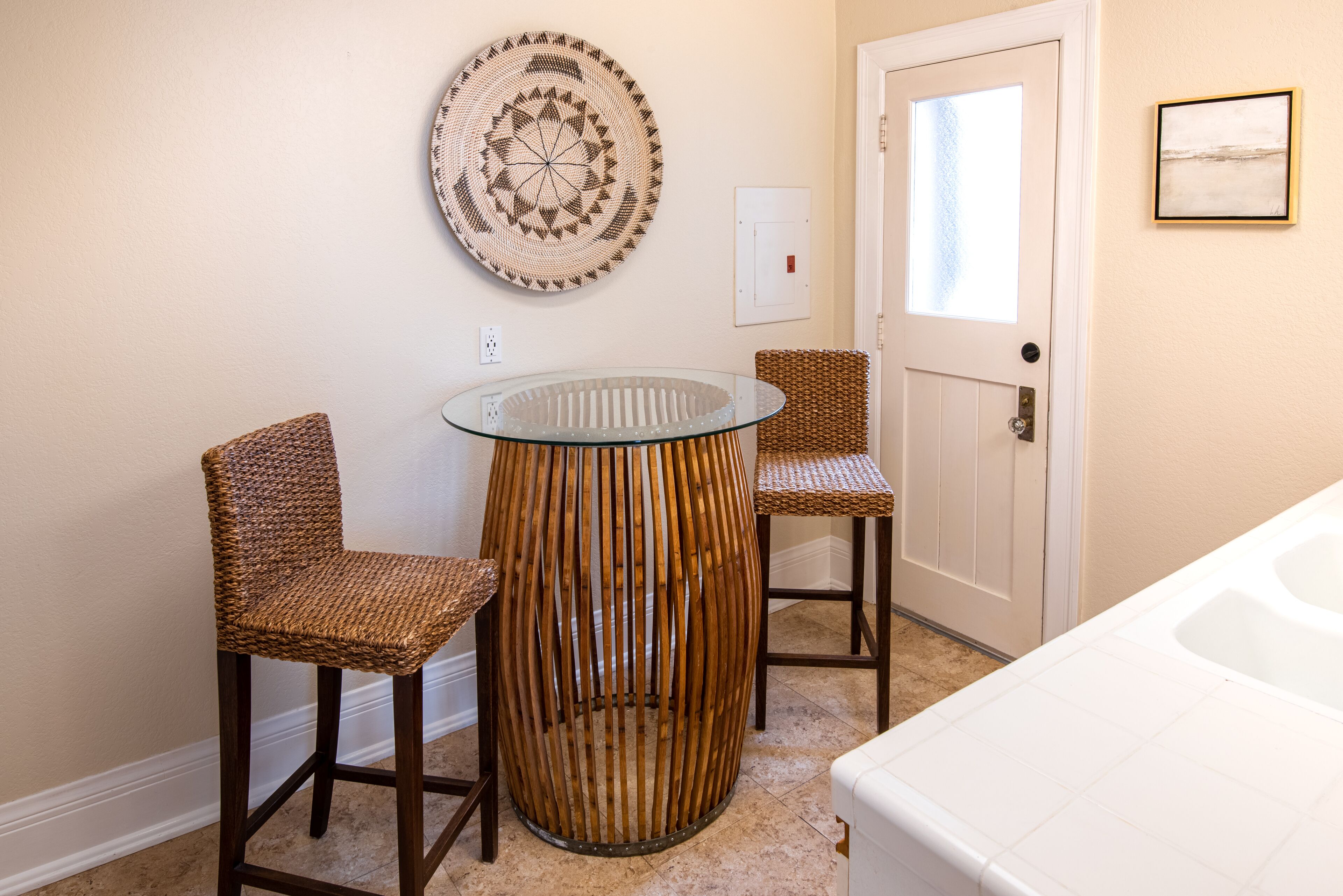 deluxe studio, 1 king bed with queen sofabed, kitchen (118b) | in-room dining