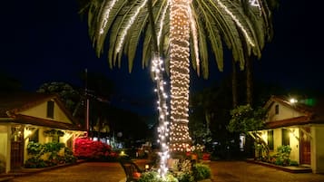 Boendets fasad - kvÀll/natt