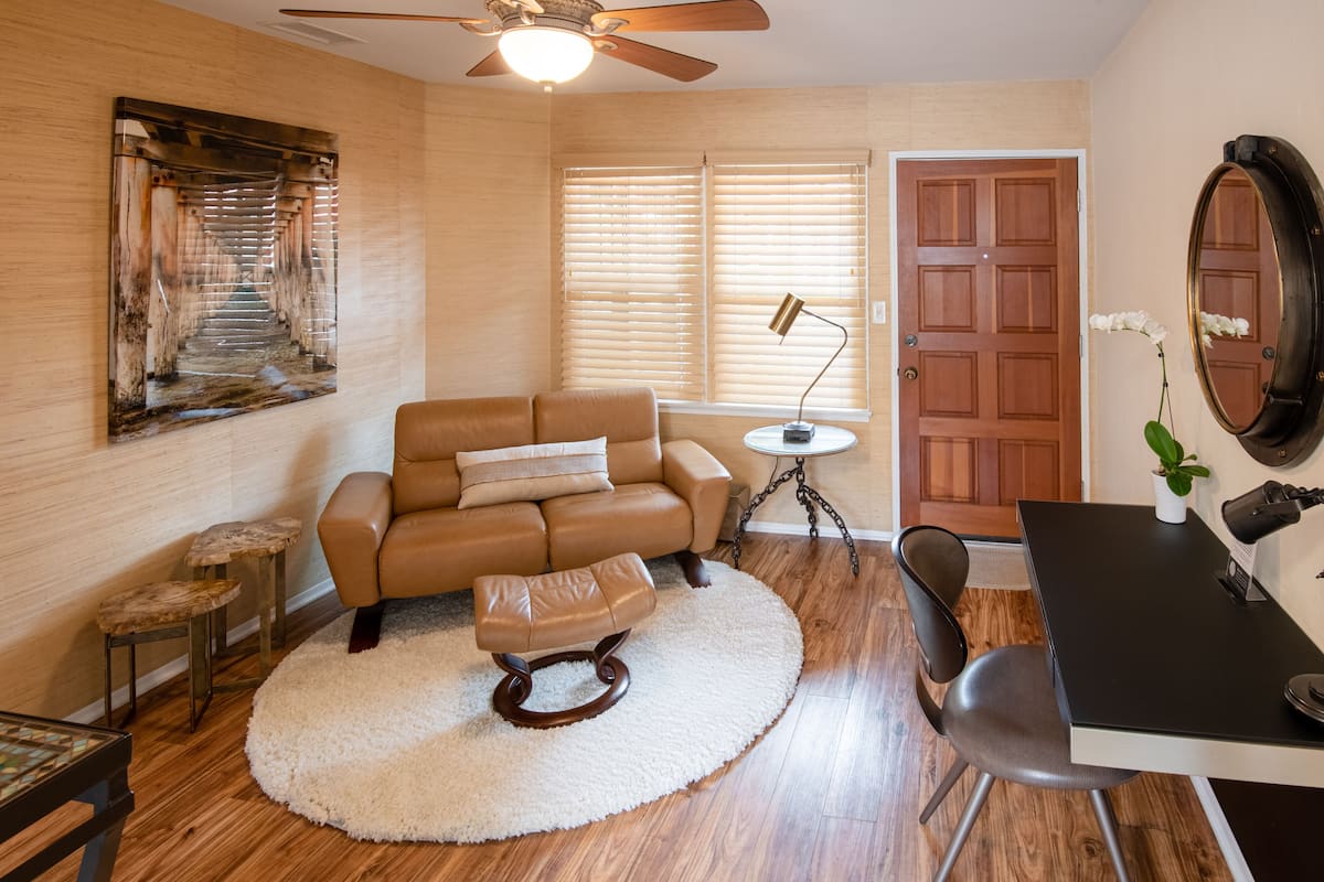 Deluxe Studio, 1 Queen Bed, Kitchen (7) | Living area | 40-inch TV with cable channels