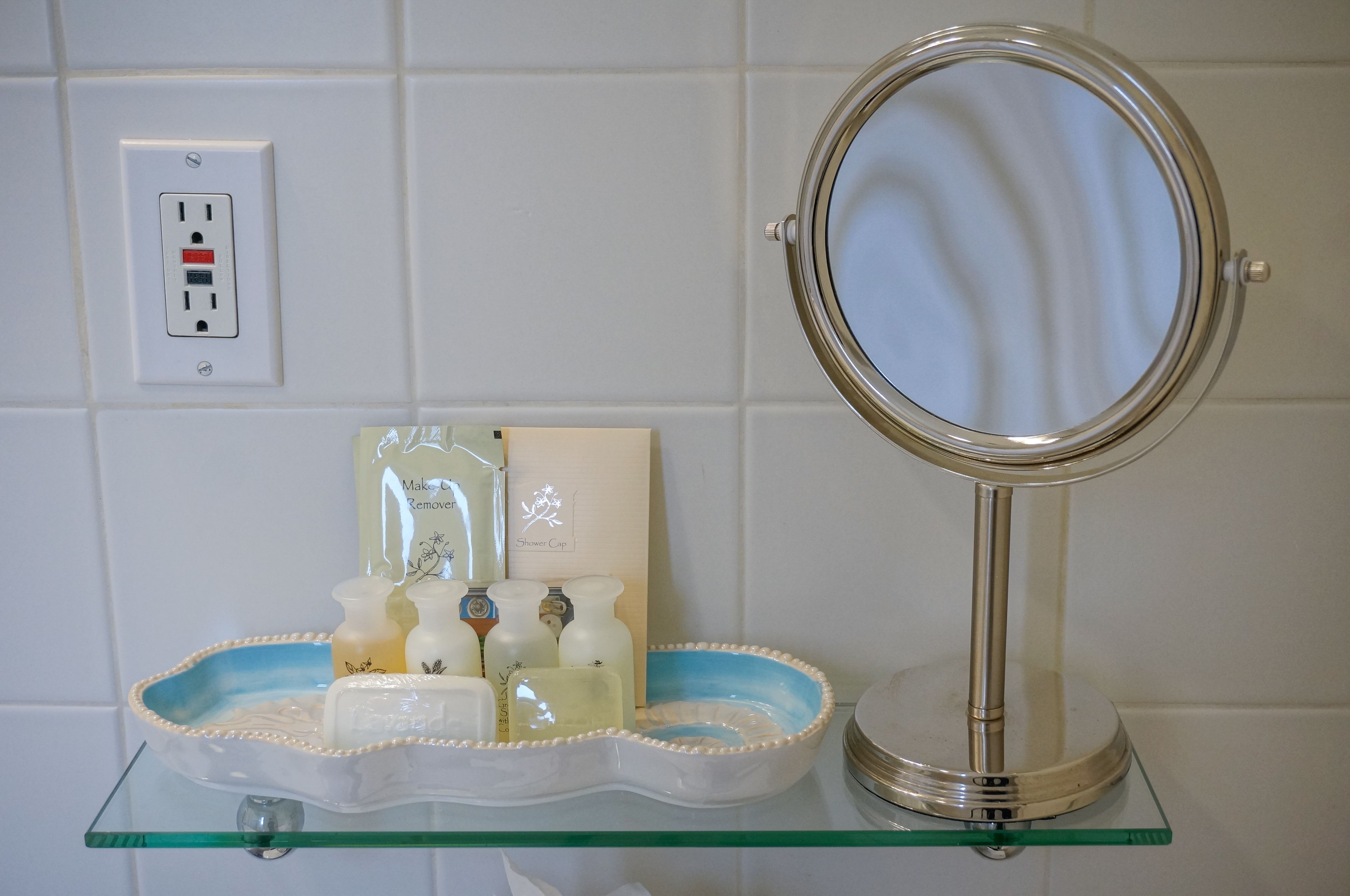 deluxe studio, 1 king bed, kitchen | bathroom amenities | designer toiletries, hair dryer, towels