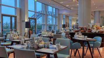 Daily full breakfast (GBP 15.00 per person)