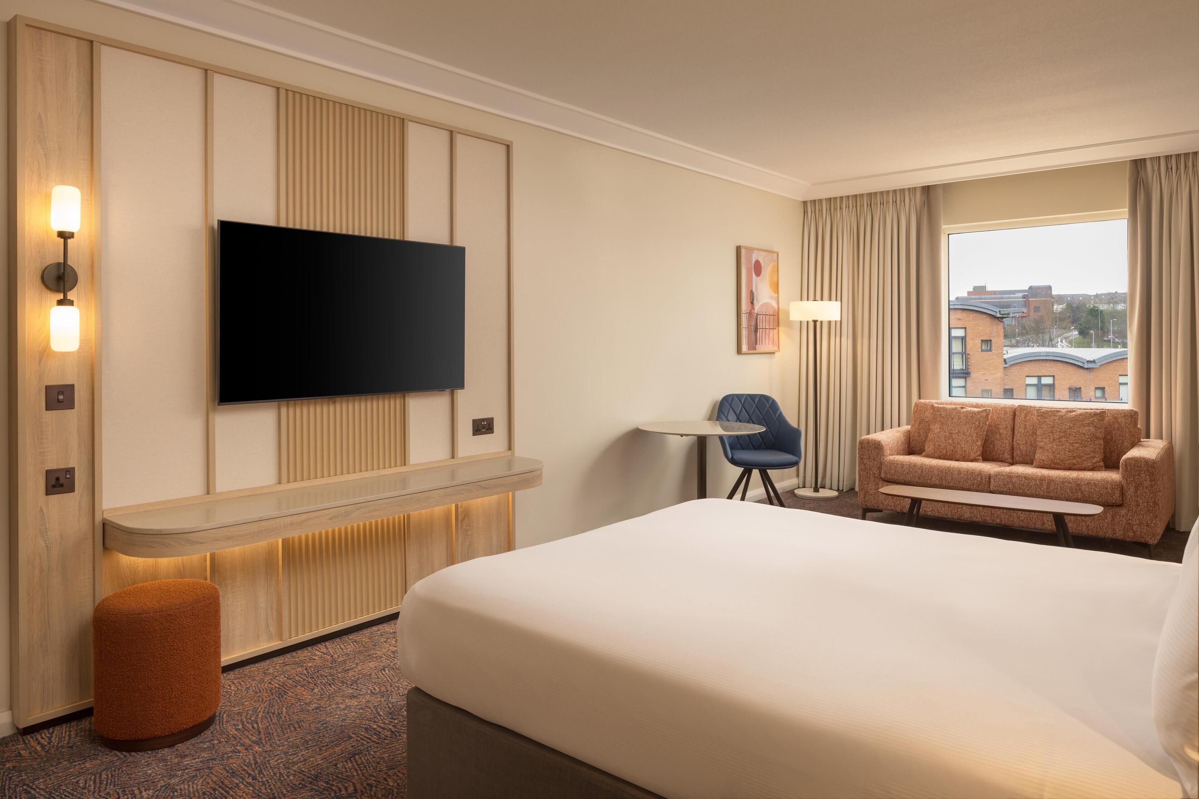 Family Room, 1 Queen Bed | Living area | 55-inch flat-screen TV with satellite channels, TV