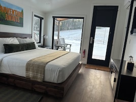 Roupas de cama premium, edredons de pluma, cofres nos quartos