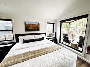 Premium bedding, down comforters, in-room safe, iron/ironing board - Pine Mountain Ski & Golf Resort (Iron Mountain)