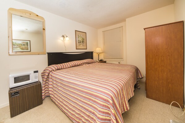 Chambre Standard, 1 très grand lit | Lit de bébé (supplément), lit d’appoint (supplément)