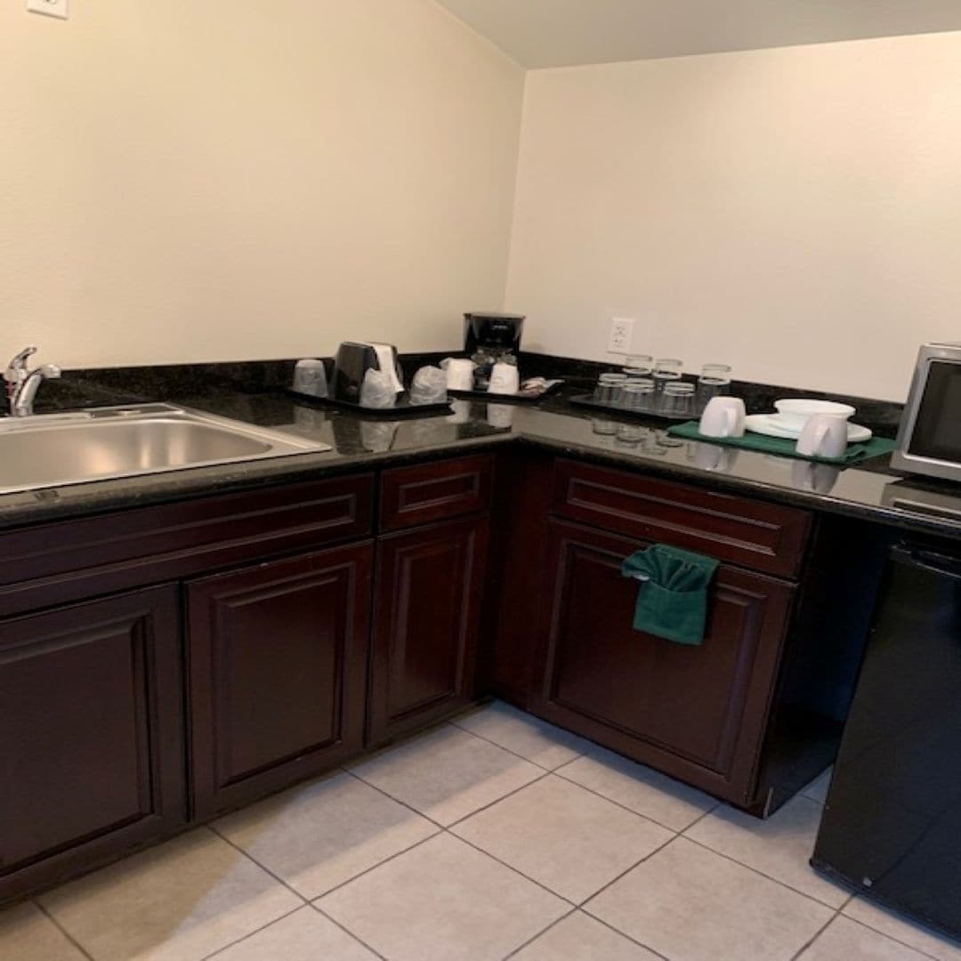 fridge, microwave, coffee/tea maker