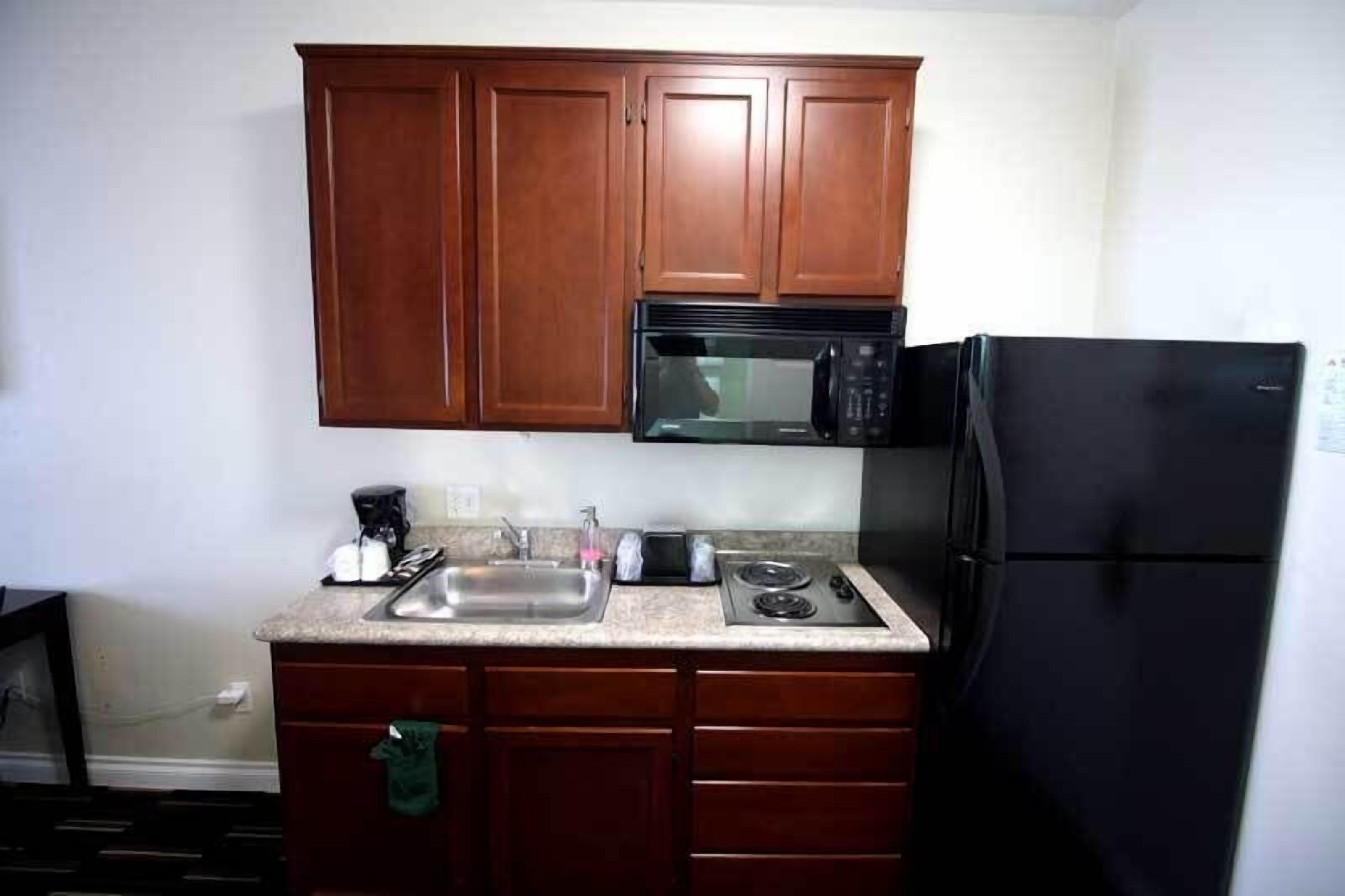 fridge, microwave, coffee/tea maker