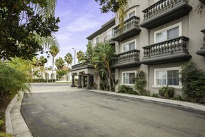 تفاصيل الفندق من الخارج