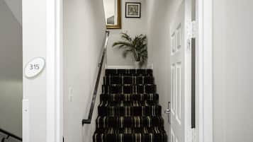 Suite, 1 trÚs grand lit et 1 canapé-lit | Surmatelas, bureau, rideaux occultants, fer et planche à repasser