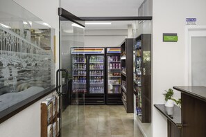 Snack bar - The Hotel Oceanside (Oceanside)