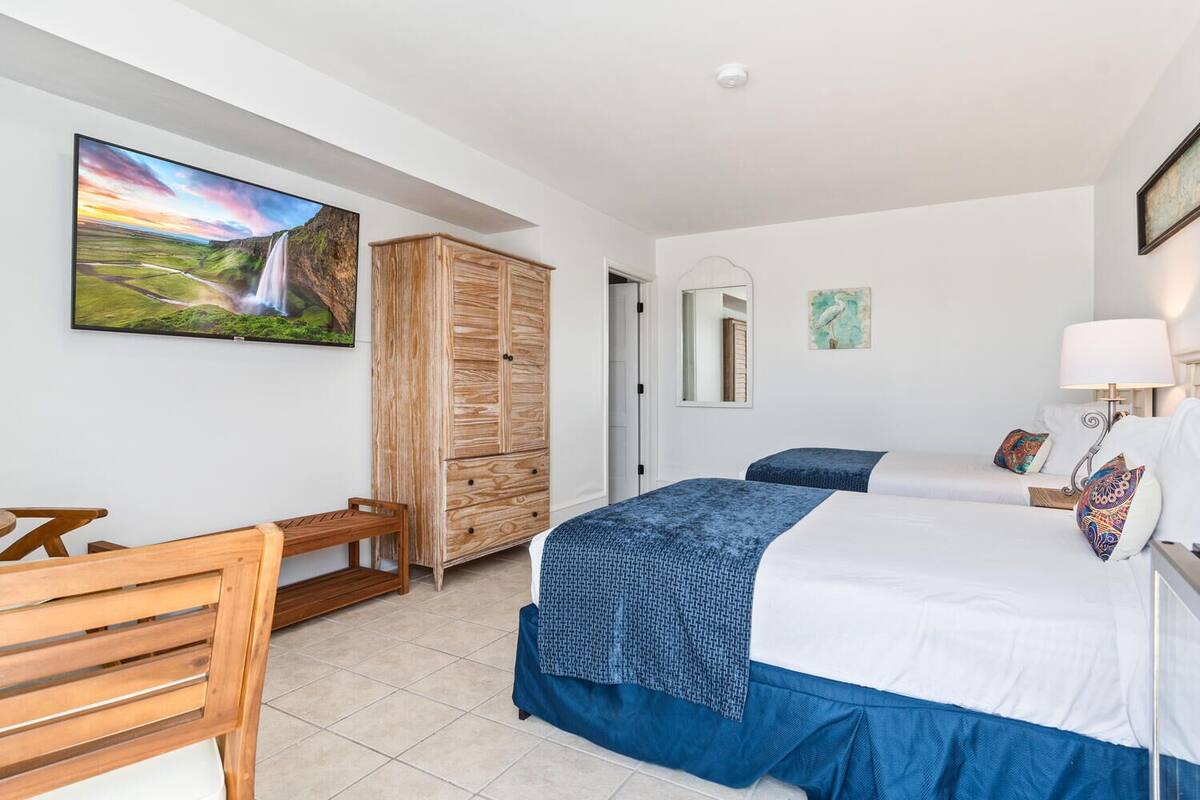 Deluxe Room, 2 Double Beds | Iron/ironing board (on request), WiFi (free), bed sheets