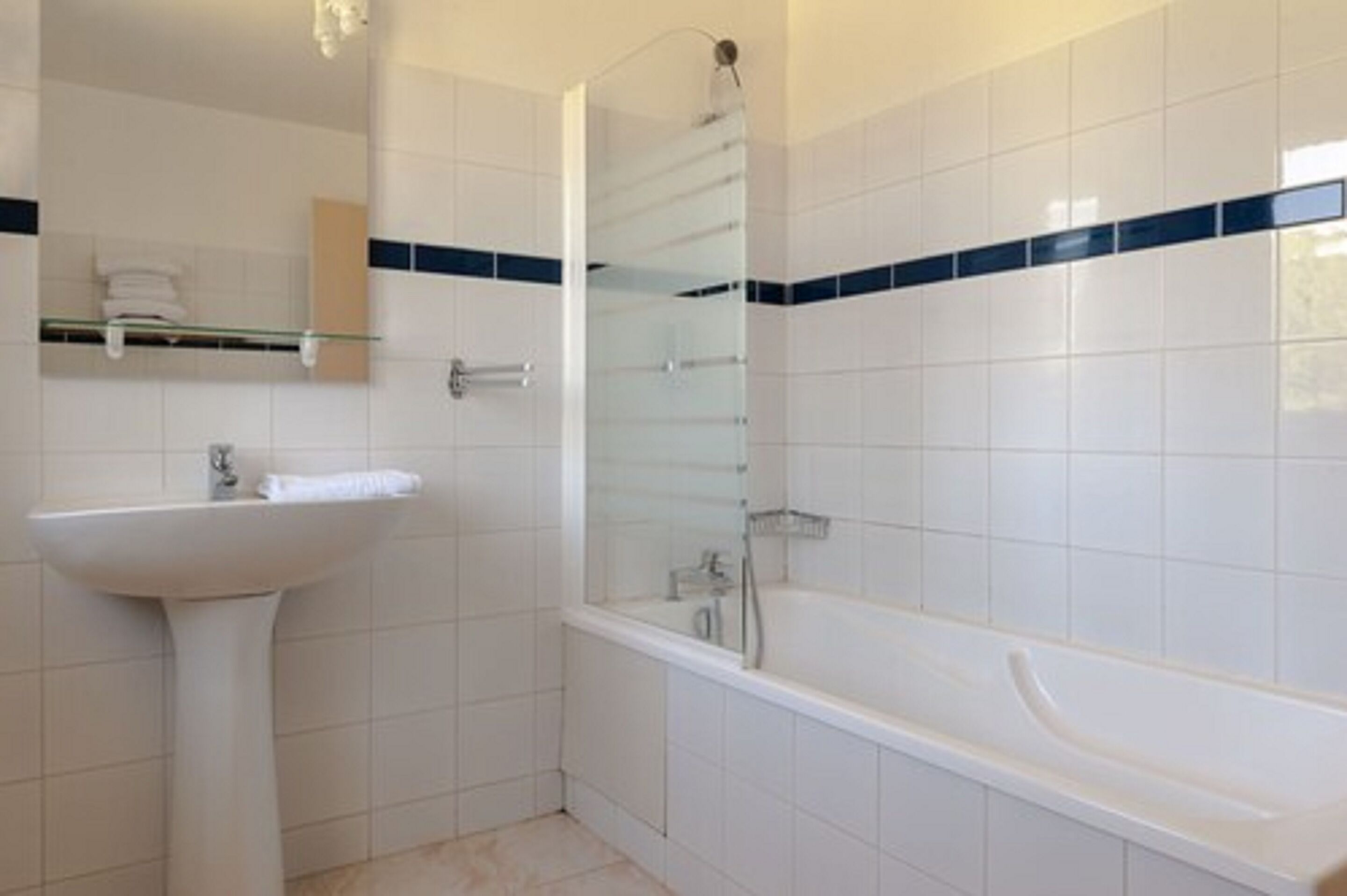 triple room | bathroom | shower, hair dryer, towels
