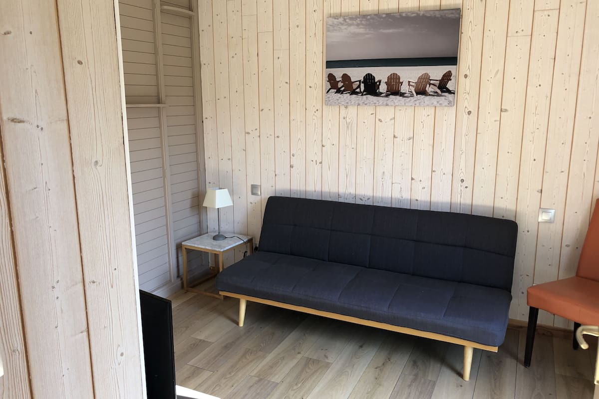 cottage | living area | lcd tv, dvd player