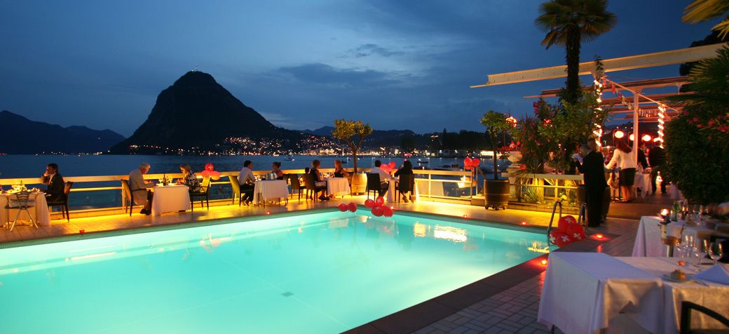 seasonal outdoor pool, open 8:30 am to 7:00 pm, pool umbrellas