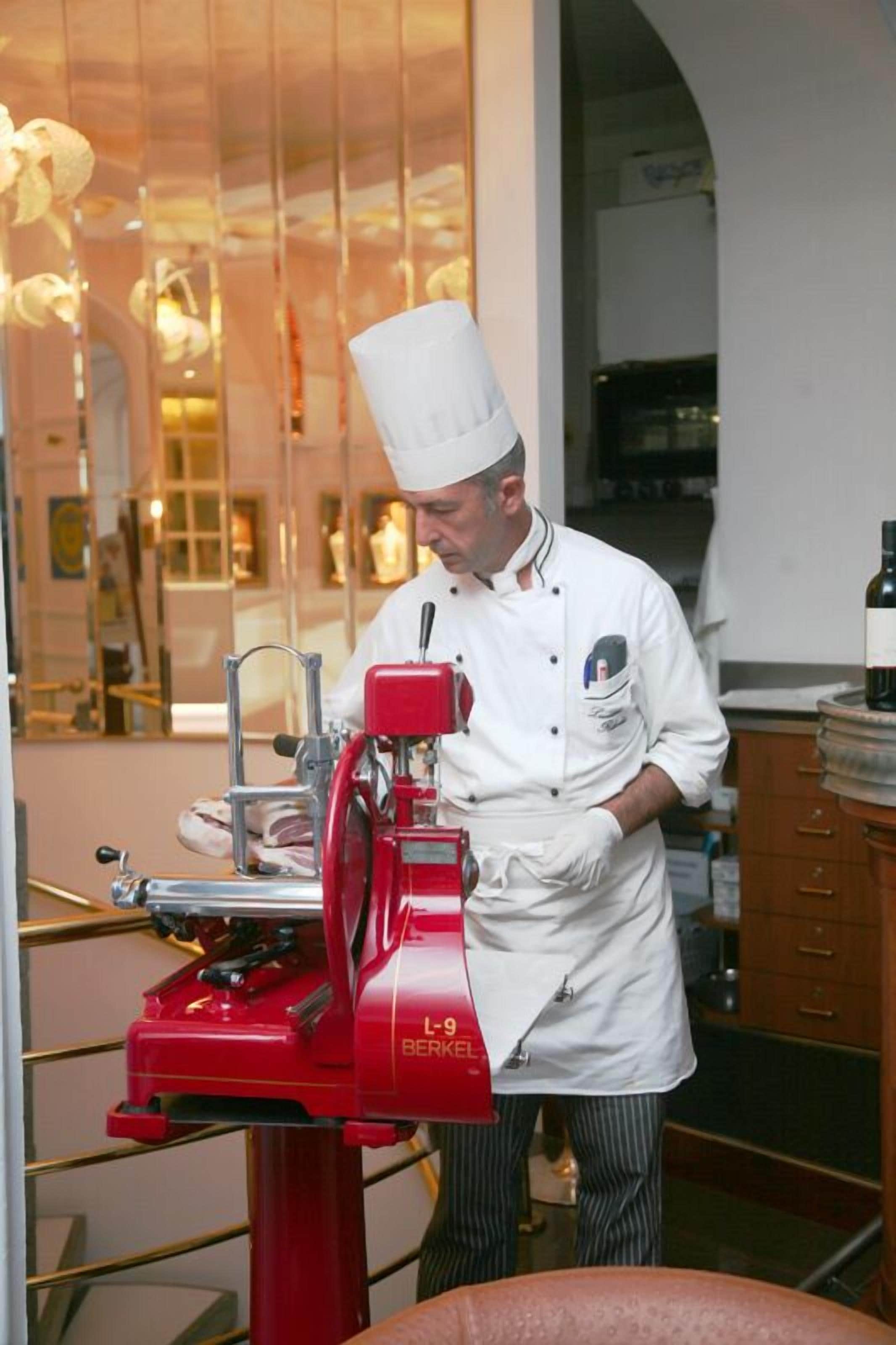 4 restaurants, dinner served, mediterranean cuisine