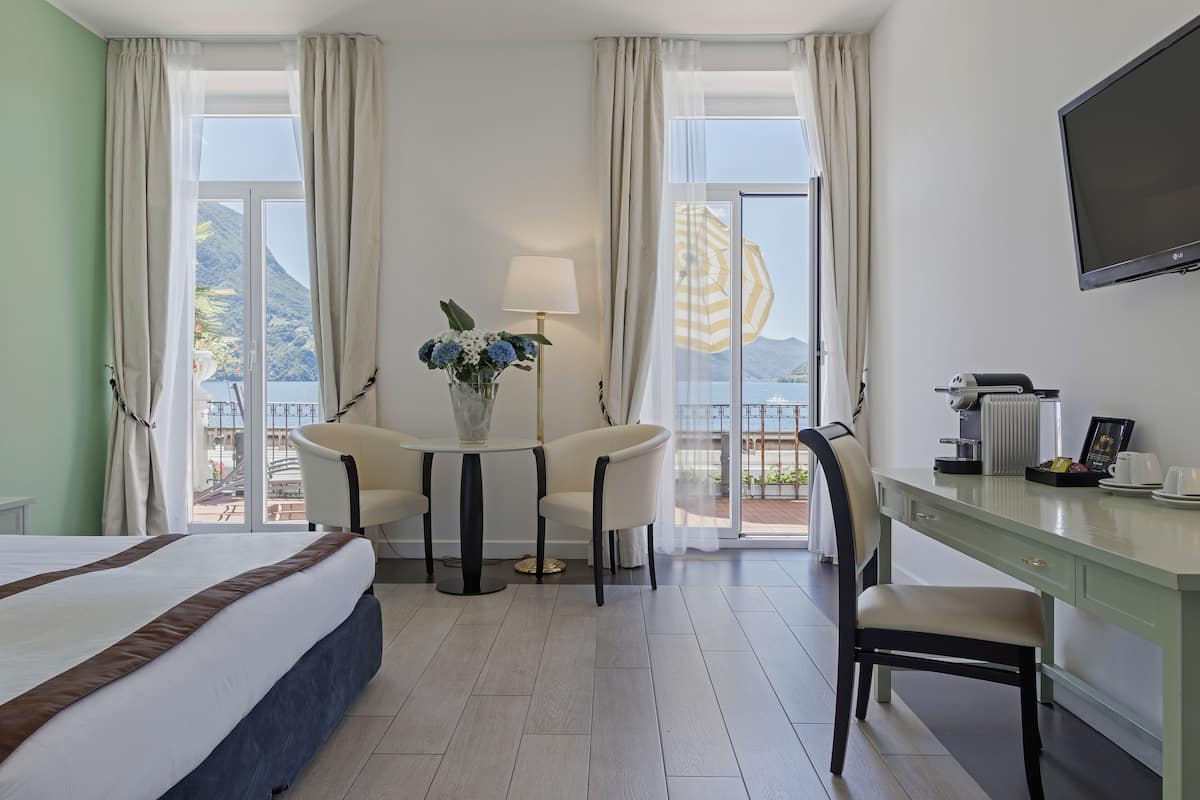 double room, balcony, lake view | 1 bedroom, minibar, in-room safe, desk