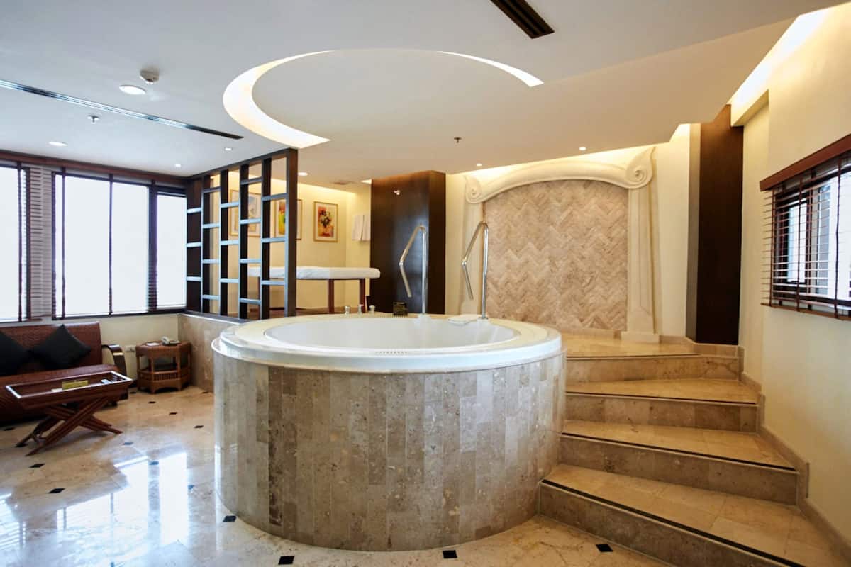 Diplomat Suite (With Jacuzzi) (Corner Wing) | 私人 SPA 浴缸