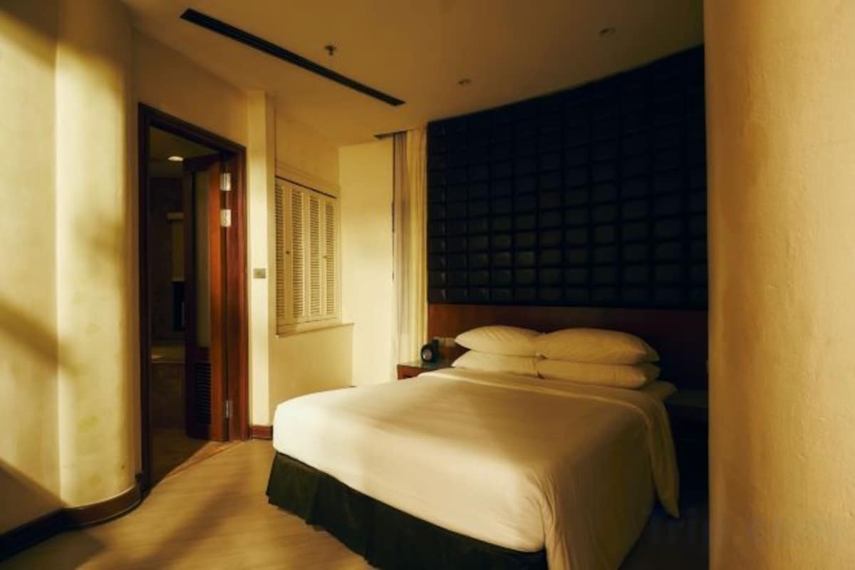 In-room safe, desk, blackout drapes, iron/ironing board (on request)