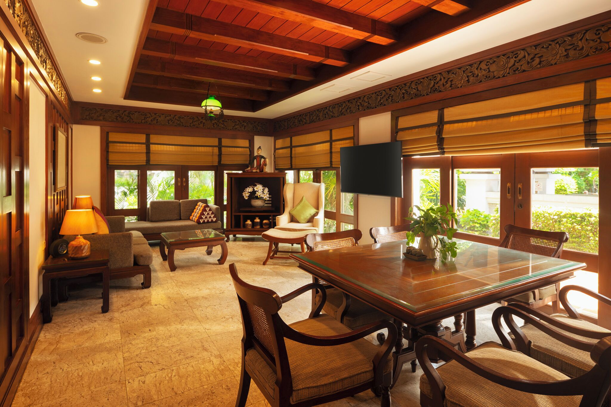 Thai Villa 2 Bedroom | 起居区 | 40-英寸液晶电视（配备卫星频道）、电视、MP3 基座