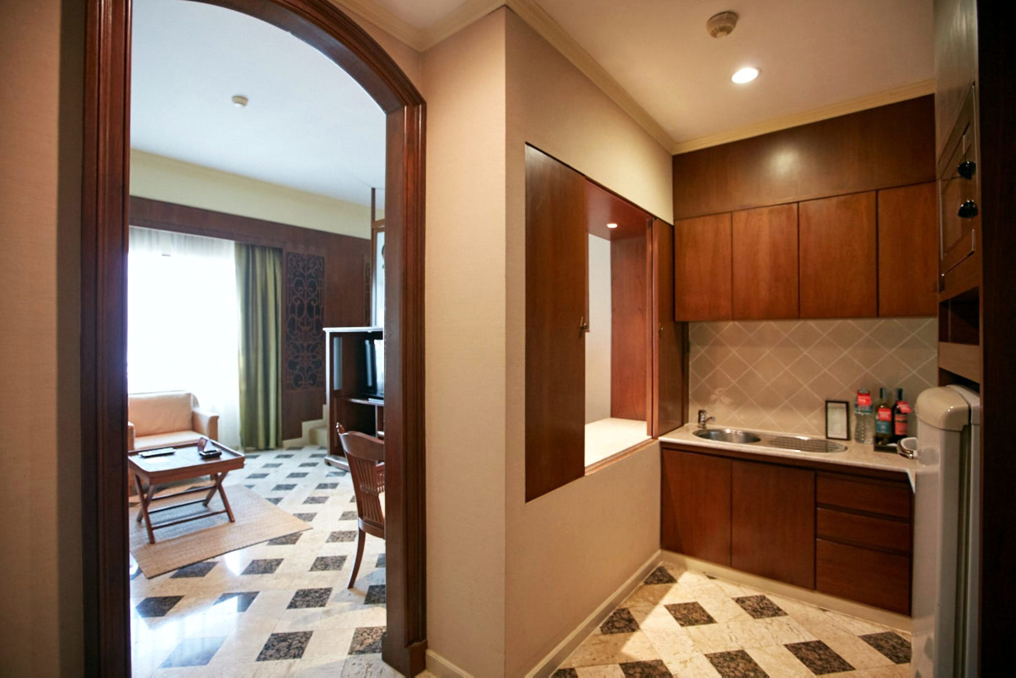 davis one-bedrooms suite (main wing) | private kitchenette | full-sized fridge, coffee/tea maker, electric kettle, paper towels