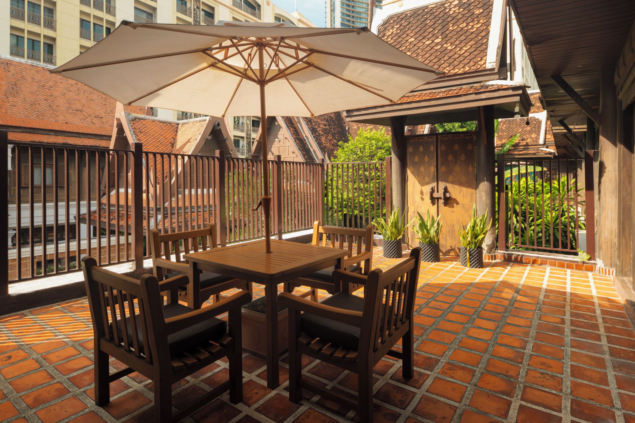 40 インチの液晶テレビ (衛星放送視聴可)、テレビ、MP3 ドック