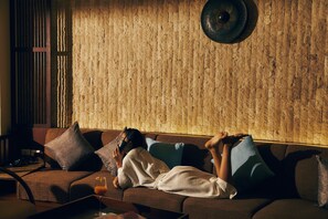 Ambassador Suite (2 Bedrooms With Jacuzzi) (Corner Wing)  | Wohnbereich