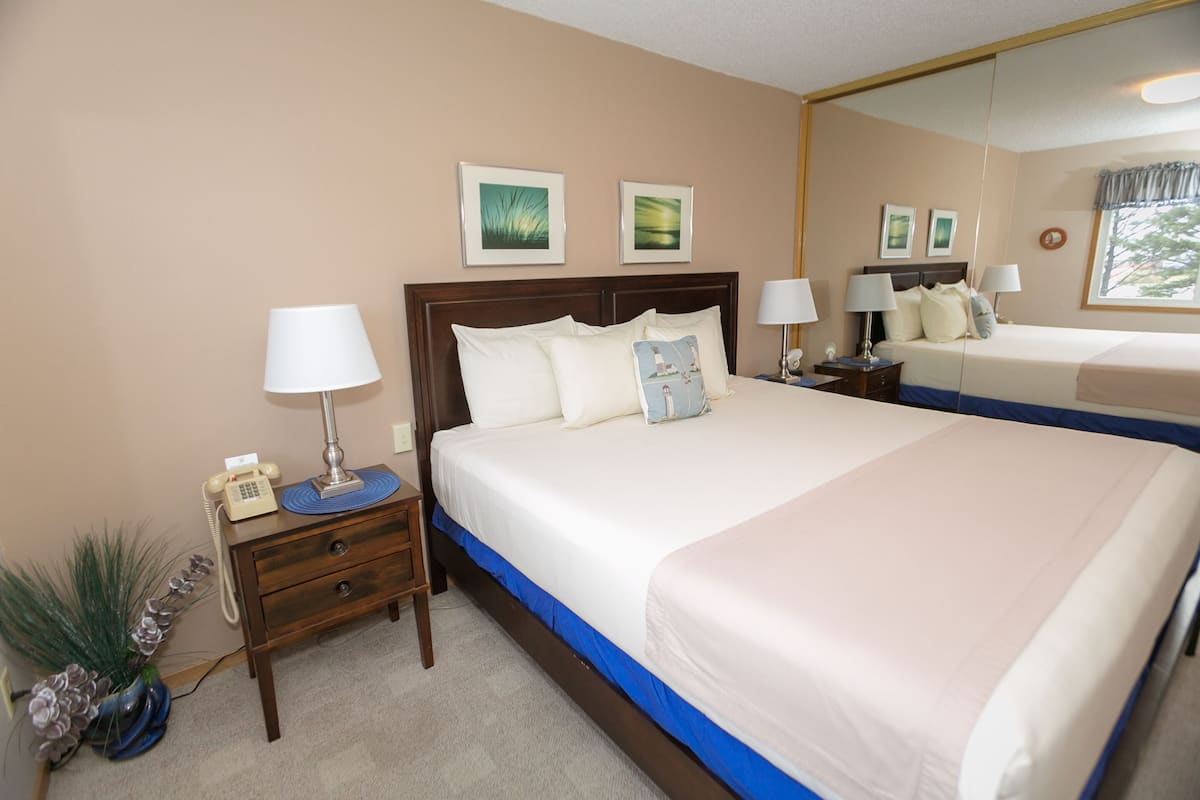 1 bedroom, individually decorated, individually furnished