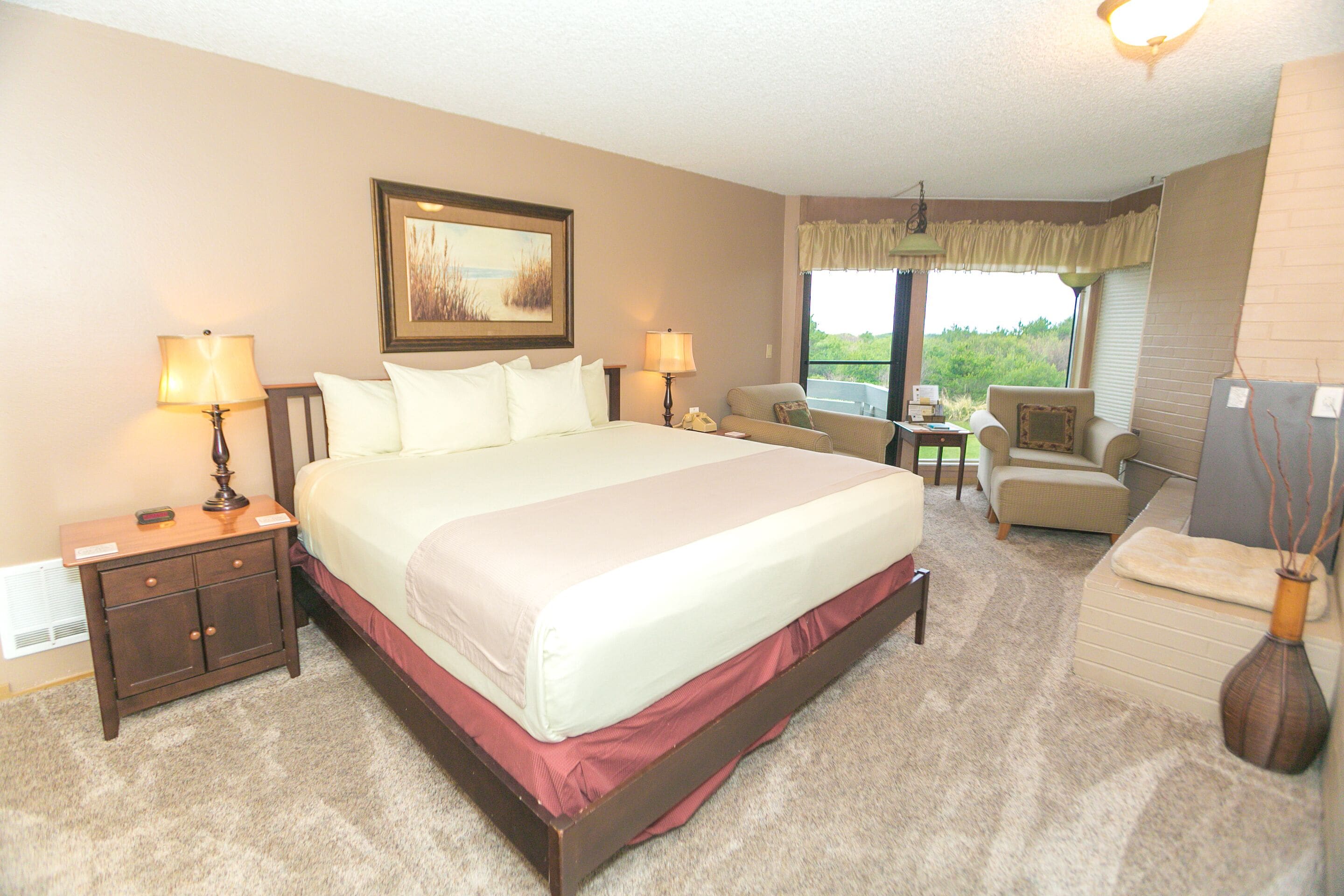 각각 다른 스타일의 인테리어, 각각 다르게 가구 비치, 노트북 작업 공간, 무료 WiFi