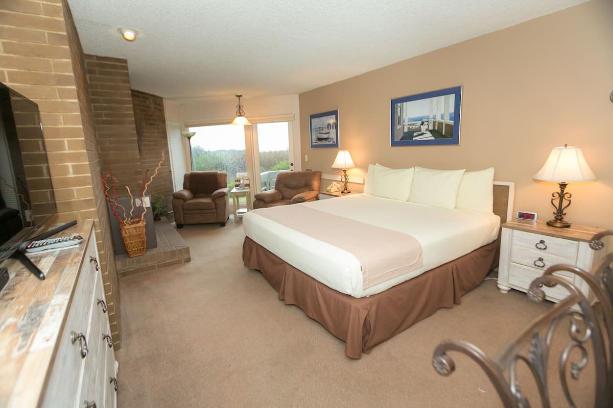 1 bedroom, individually decorated, individually furnished