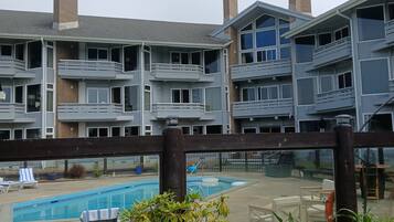 Seasonal outdoor pool, open 10:00 AM to 10:00 PM, pool loungers