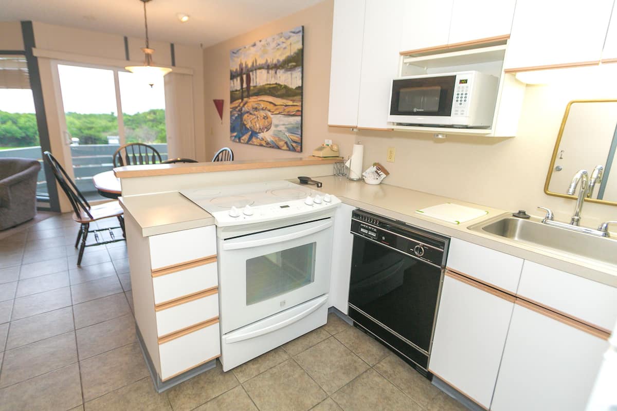 Microwave, stovetop, coffee/tea maker, toaster