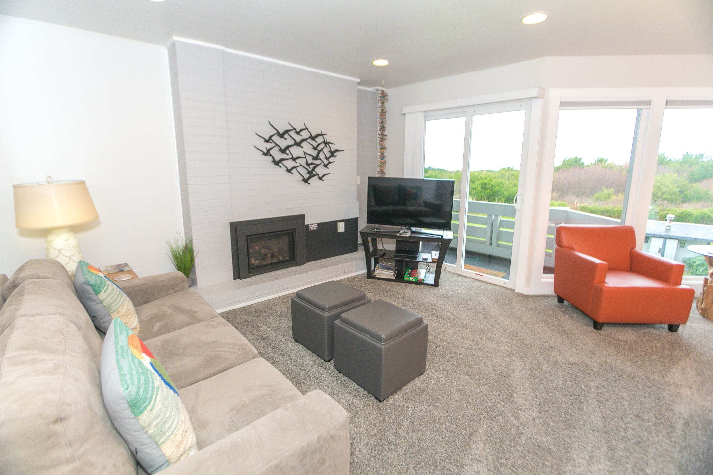 40-inch TV with cable channels, fireplace, Netflix