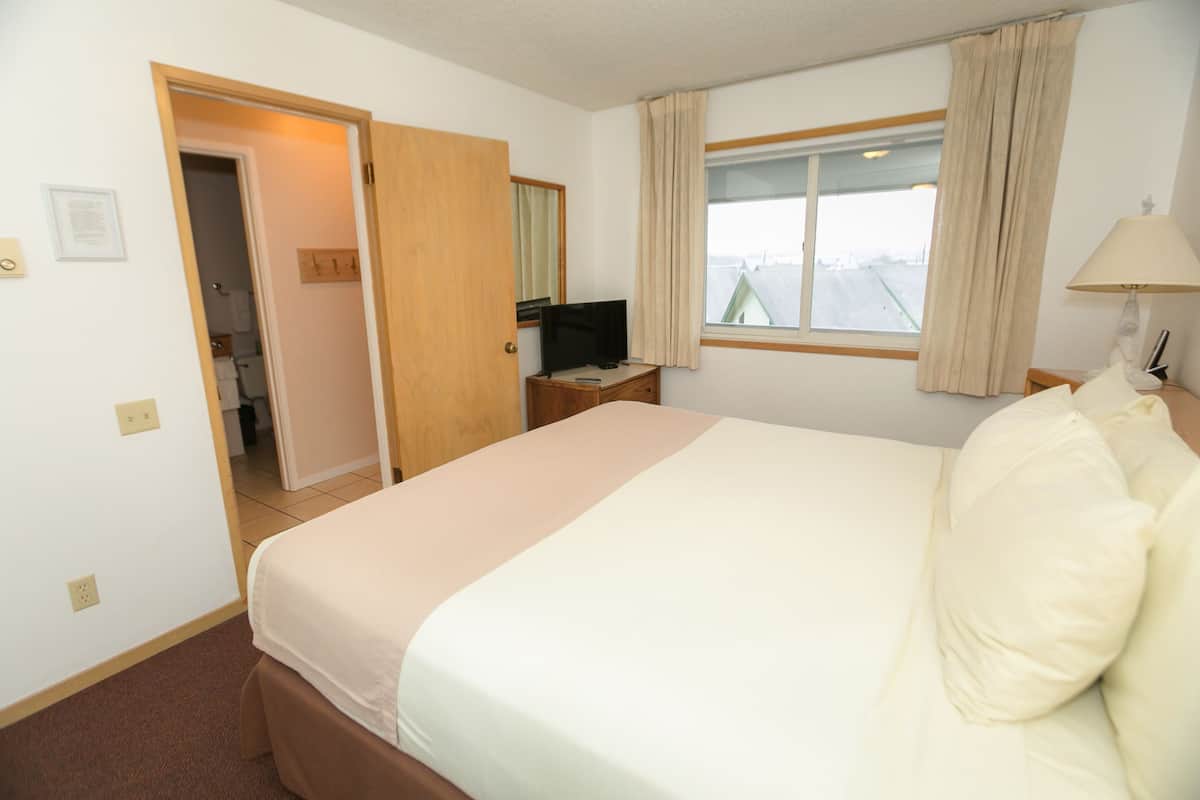 1 bedroom, individually decorated, individually furnished